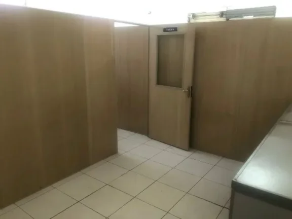 Imagem Salão comercial à venda em Sorocaba-SP, Parque Vitória Régia: 2 salas, 3 banheiros, 3 vagas de garagem, 226m². Aproveite!