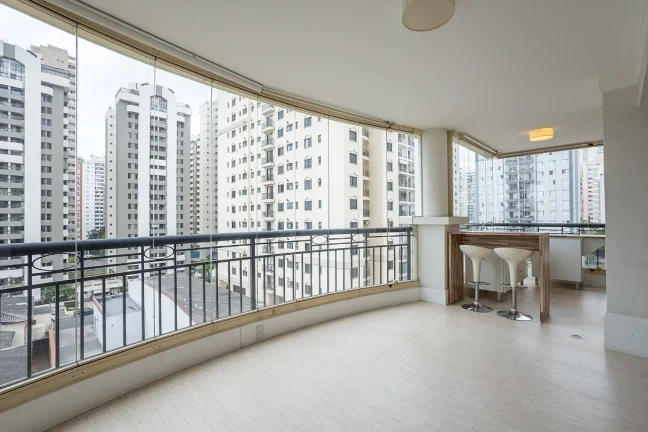 Imagem Apartamento 198M², 3Q, 3 Suítes, 3 Banheiros, 3 Vagas, Piscina Coberta, Academia, Quadra, Sauna, Salão de Festas, Playground, Depósito.