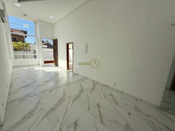 Imagem Casa térrea alto padrão com pé direito duplo, apenas 150 metros da praia