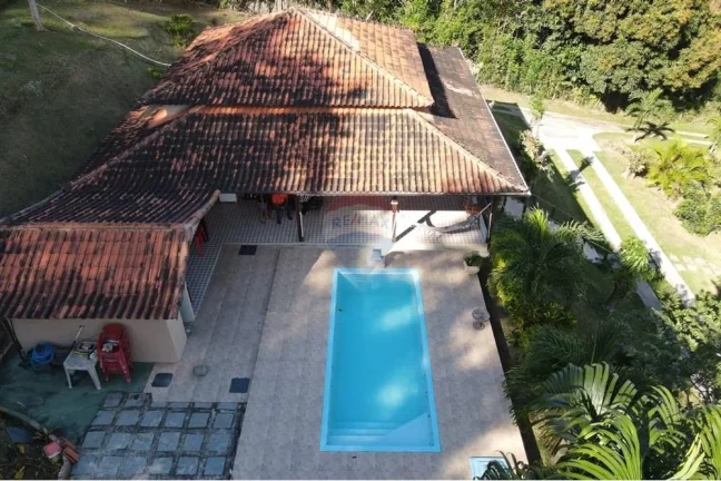 Imagem Sítio com três dormitórios e piscina em Saquarema.