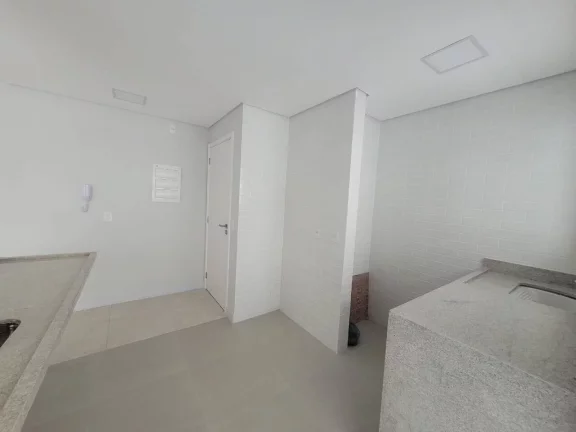Imagem Excelente apartamento de 2 dormitórios -50 metros da Praia-Ponta da Praia!