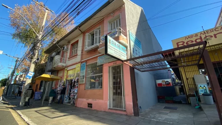 Imagem Casa à venda em Porto Alegre, Farroupilha, com 4 quartos, 102m2