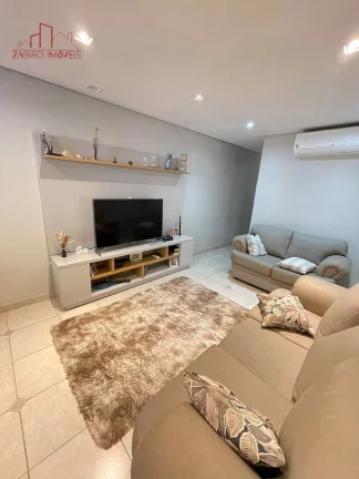 Imagem Sobrado 200m² - 3 Dorm - 1 Suíte - 4 Vagas