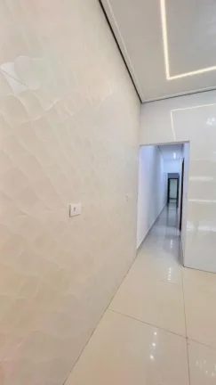 Imagem Casa para Venda em Praia Grande, Caiçara, 3 dormitórios, 2 suítes, 1 banheiro, 2 vagas