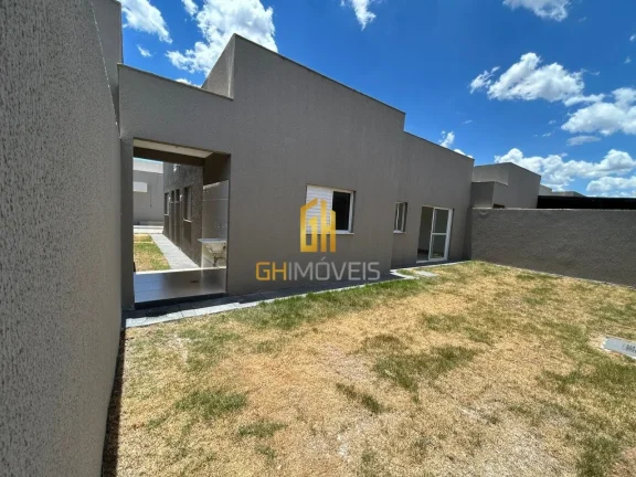 Imagem A casa possui 

3 quartos,
1 suíte,
2 quartos
Sala de estar, 
Sala de jantar, 
Banheiro, 
Cozinha
Q...