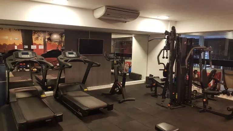 Imagem Imperdível! Apartamento à venda no Bosque dos Juritis, Ribeirão Preto-SP. 1 quarto, 1 sala, 1 banheiro, 1 vaga de garagem. 44m². Venha conferir! - Quer Imóvel Negócios Imobiliários.