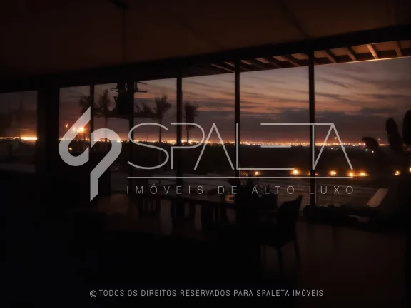 Imagem Casa de revista com vista livre para o lago e campo de golfe, disponível para venda na Fazenda da Grama em Itupeva