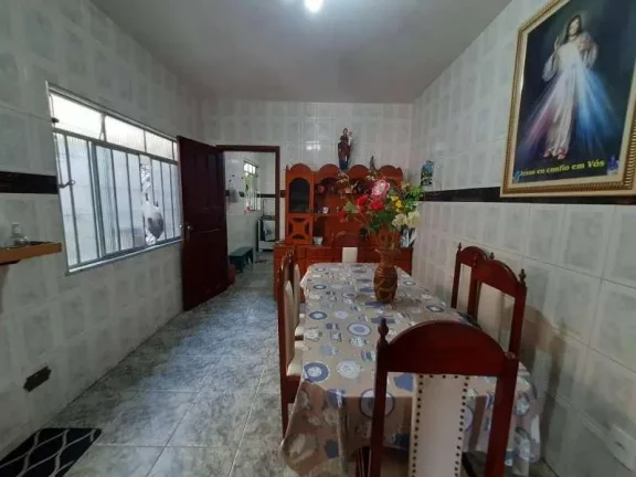 Imagem Charmosa casa de dois andares com câmera de segurança e seis dormitórios em bairro tranquilo de Barbacena/MG