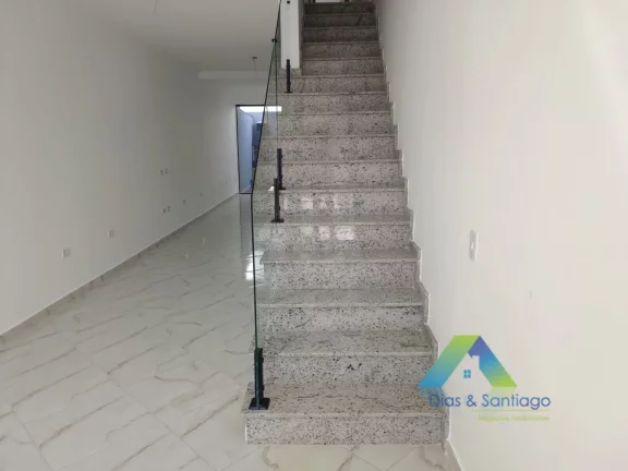 Imagem Lindo e novo sobrado com 125 m² em 3 dormitórios, 1 suíte e 2 vagas.