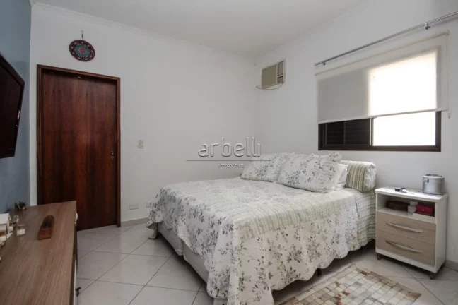 Imagem Casa com 270M², salas de estar, jantar e TV, cozinha, 3 dormitórios suítes, lavabo, área de serv...