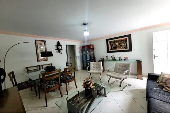 Imagem Casa com 3 quartos, 104 m² à venda em Vila Valqueire - Rio de Janeiro.