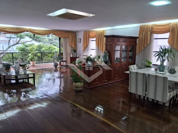Imagem Apartamento Exclusivo na 3ª Quadra da Praia de Ipanema – 250m²