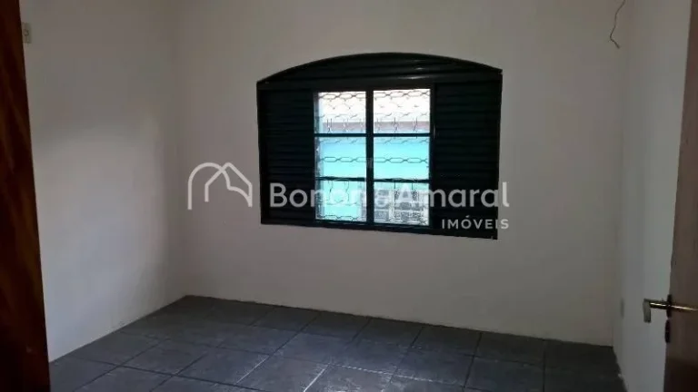 Imagem Sobrado espaçoso com 3 dormitórios, sendo 1 suíte com hidromassagem e closet, além de 2 dormitó...