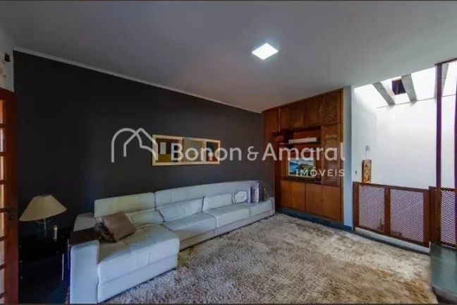 Imagem Casa excelente, com 6 quartos, todos são suítes, 8 banheiros, com elevador, 5 pontos de ar condici...