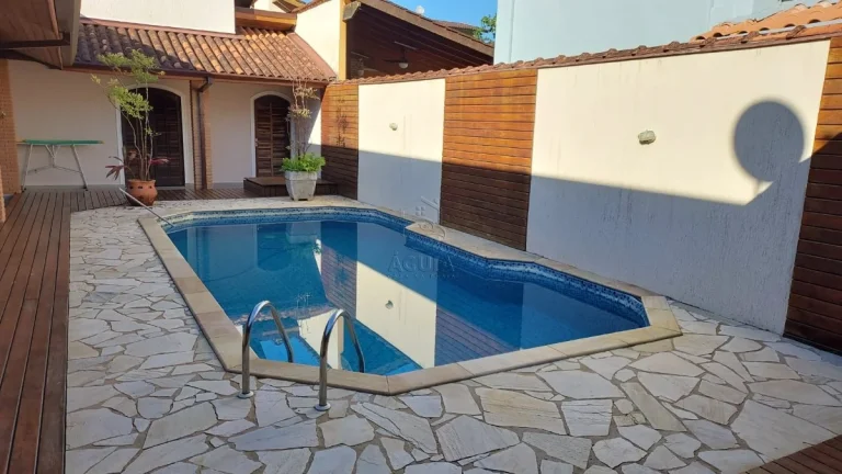 Imagem Casa a venda em condomínio no Horto com 4 suítes