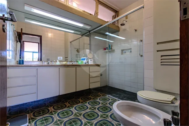 Imagem Casa à venda com 4 quartos, sendo 1 suíte, em Morumbi, São Paulo - SP