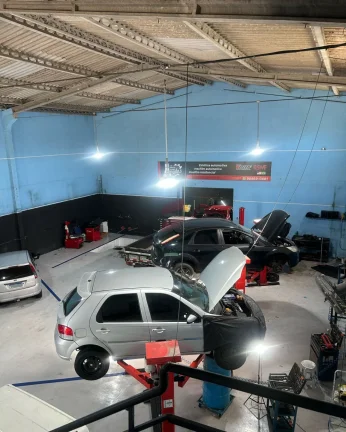 Imagem BARRACÃO/GALPÃO à venda com 548.8m² por R$ 2.500.000,00 no bairro Centro - PINHAIS / PR