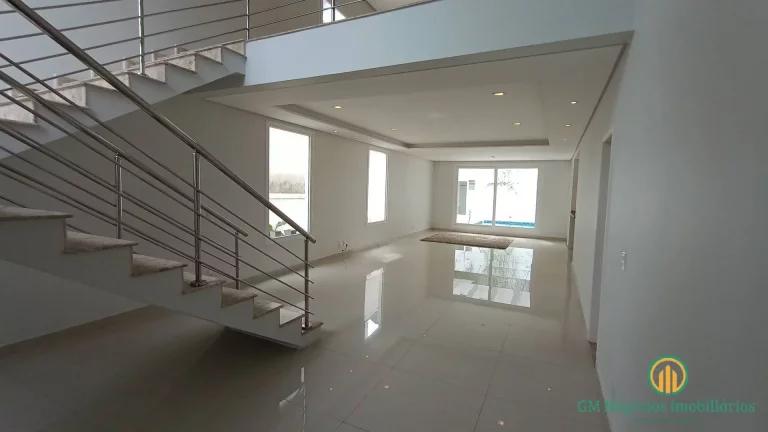 Imagem Casa com 3 suítes e piscina em condomínio de alto padrão na Granja Viana