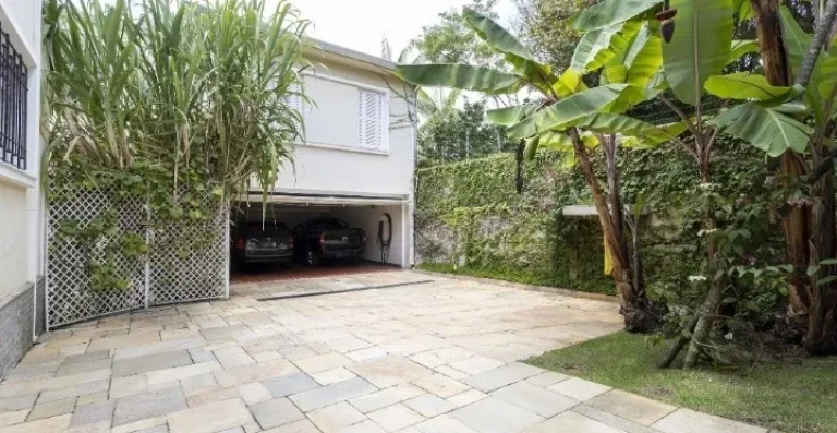 Imagem Casa Jardim América - 630M² 4 Dorms, 1 Suíte, 2 Salas, 6 Vagas, Dependência de Serviço Completa, Academia, Área Gourmet, Jardim.