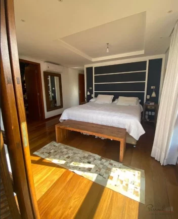 Imagem Essa casa incrível, tem uma identidade única, extremamente elegante, com muita luz e ventilação ...