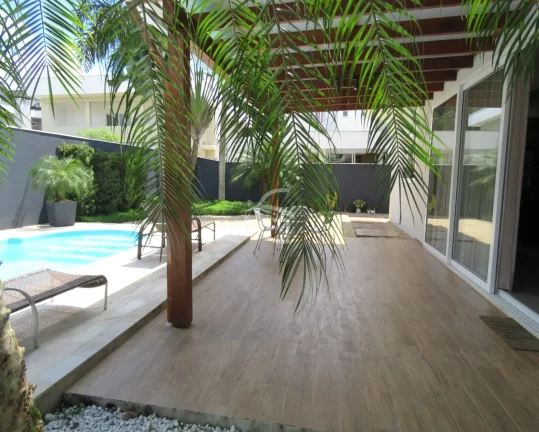 Se é uma casa especial que você procura ! Ela está aqui ! CONDOMÍNIO FECHADO