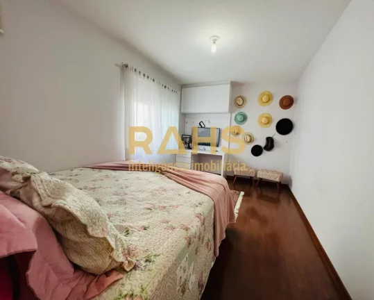 Imagem Sobrado Averbado, aceita financiamento, com 1 suíte e 3 quartos, 2 vagas de garagem à venda no bai...