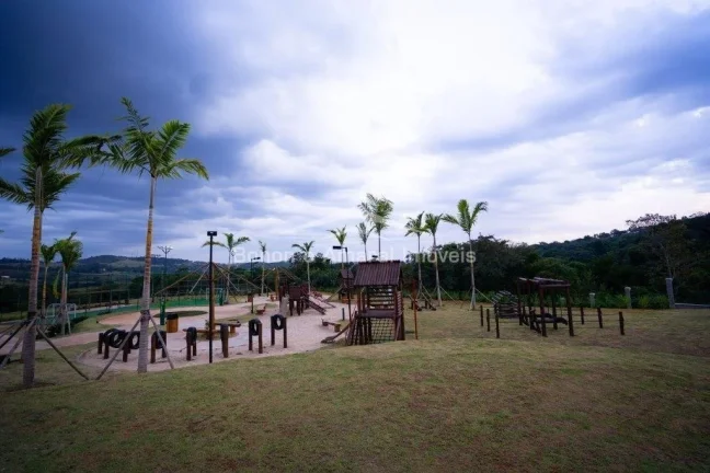 Imagem Com área total de 1400.65m², topografia plana e infraestrutura completa de água, energia e esgoto...