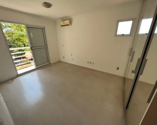 Imagem Sobrado São Francisco condomínio, 4 dorm , piscina.