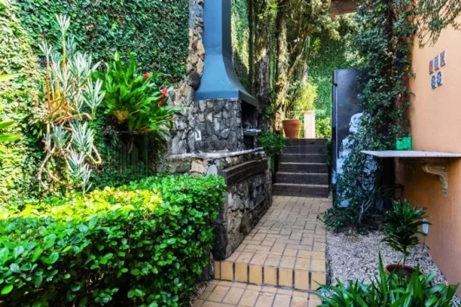 Imagem Deslumbrante casa à venda em São Paulo-SP, no Jardim Guedala: 3 quartos, 3 suítes, 4 salas, 5 banheiros, 4 vagas de garagem, 365m².