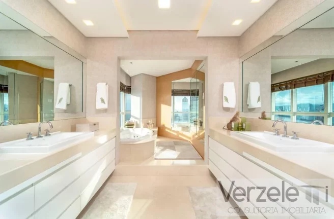 Imagem Cobertura para Venda em Balneário Camboriú / SC no bairro Centro