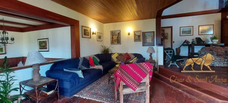 Imagem Casa com 730m², a venda, no Bairro Alto do Capivari em Campos do Jordão-SP