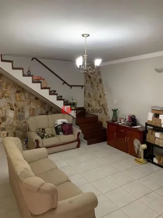Imagem Sobrado à venda 3 Quartos, 2 Vagas, 217M², Santa Maria, São Caetano do Sul - SP