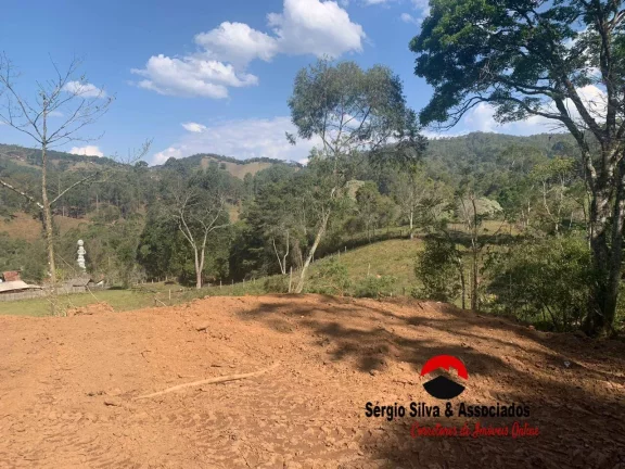 Terreno a Venda no Bairro do Centro em Piranguçu - MG.