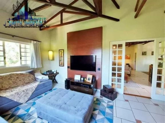 Imagem Casa com privacidade cercada de Ã¡reas verdes preservadas do prÃ³prio condomÃ­nio.
- O condomÃ­nio Ã...