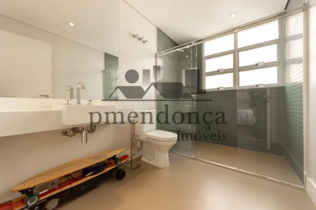 Imagem Apartamento reformado e mobiliado, com 198m² próximo ao Parque do Ibirapuera!