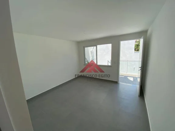 Imagem Venha morar em uma bela casa em pequeno condomínio a 3 minutos da Praia das Flechas.