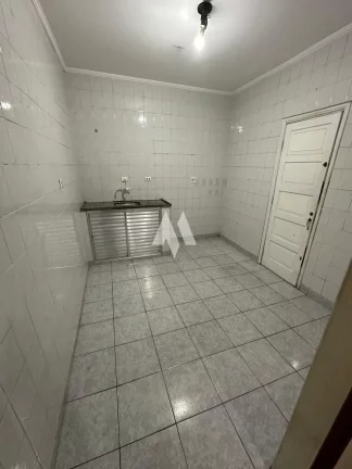 Imagem Sobrado à venda com 2 dormitórios e quintal no bairro do Macuco em Santos/SP
