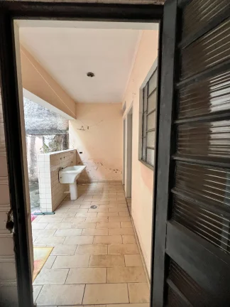 Imagem Excelente Casa Térrea com 03 Dormitórios no Jardim Europa! Ótima localização!