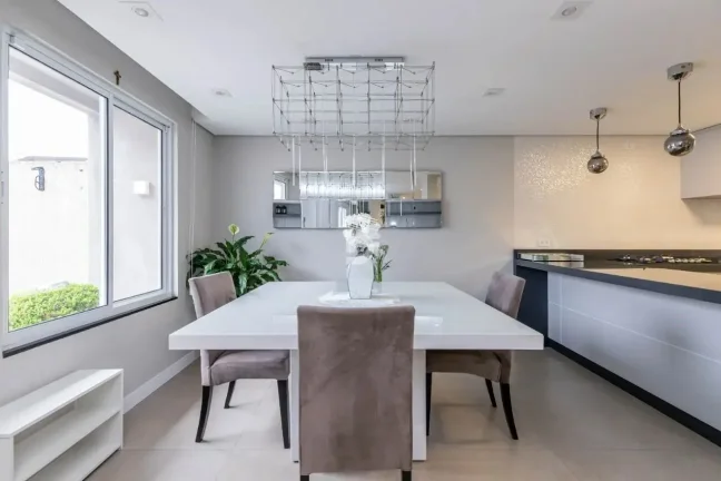 Imagem Sobrado Triplex à Venda – Alto Padrão e Sustentabilidade a Uma Quadra do Parque Atuba