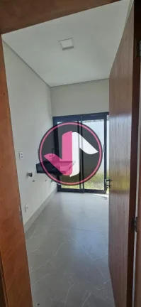 Imagem Descubra o paraíso em Cuiabá! Esta deslumbrante Casa em Condomínio está localizada no bairro Sã...
