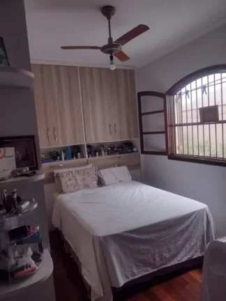 Imagem Casa com 3 dormitórios à venda, 203 m² por R$ 850.000,00 - Vila Maria Rosa - Ferraz de Vasconcelos/SP