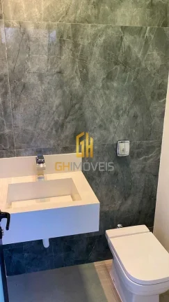 Imagem A casa possui 

- 3 suítes plenas sendo 1 master
- Sala 
- Cozinha 
- Área de serviço 
- 4 banhei...