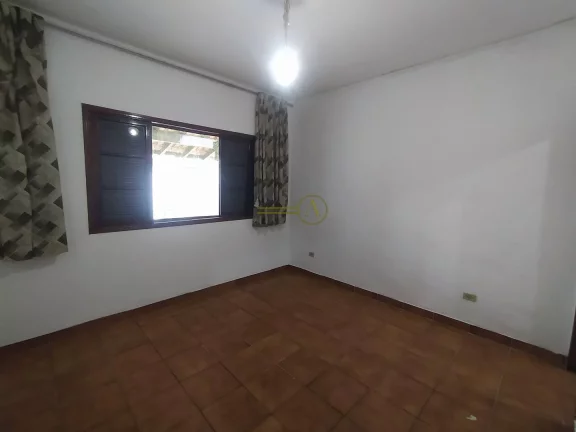 Imagem Casa térrea, 3 dorms, muito bem localizada à venda em Peruíbe