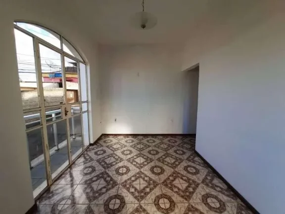 Imagem Casa aconchegante com cozinha com armários planejados, terraço amplo coberto e uma vaga de garagem localizado no bairro Santa Efigênia em Barbacena