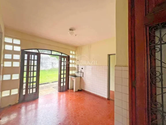 Imagem Casa à venda no centrinho do Capivari em Campos do Jordão | Terreno plano com alto potencial de investimento