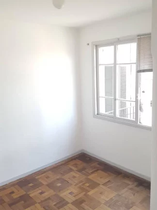 Imagem Apartamento reformado e ensolarado na Cidade Baixa — a um passo da Redenção!