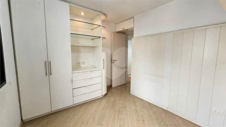 Imagem Apartamento à venda com 3 quartos, sendo 1 suíte, no condomínio Phoenix, São Paulo - SP