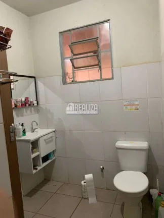 Imagem Casa padrão à venda no Residencial Rio de Janeiro, Uberaba: 2 dormitórios e garagem!