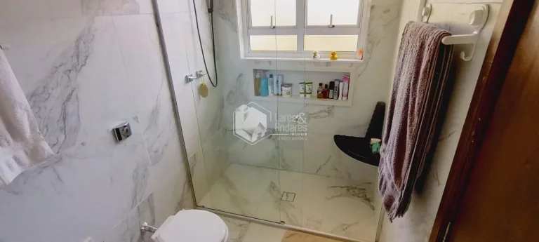 Imagem Sobrado à venda, 710m² com 4 dorm sendo 2 suítes, 8 vagas, casa com edícula, piscina com cascata e churrasqueira - Alto da Lapa