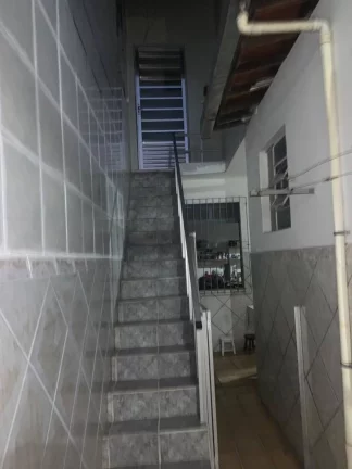 Imagem Casa à venda no Bairro Ponto Novo - Espaçosa 4/4 com suíte e 250 vagas de garagem!